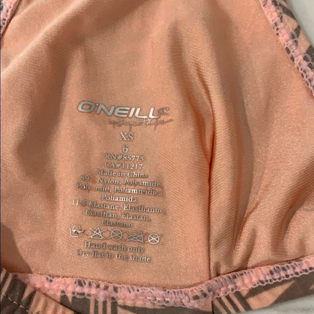 **SOLD***.
O’Neil bikini top Aztec pattern - Picture 4 of 4